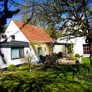 Gemuetliches Haus Mit Grossem Traumhaften Garten , BRE Deutschland